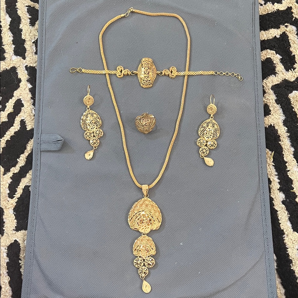 African Elegant Gold Jewelry Set for Women